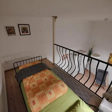 Calm, Artistic 9th Distric Appartement